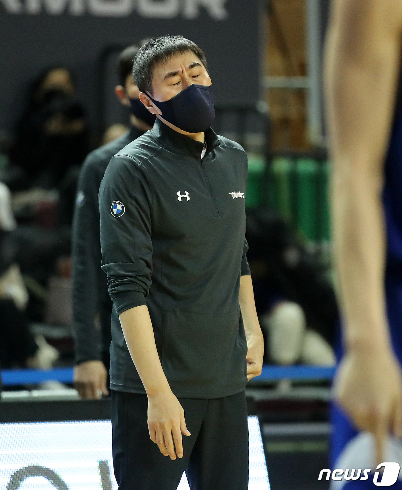 (서울=뉴스1) 김진환 기자 = 3일 오후 서울 송파구 잠실실내체육관에서 열린 '2021-2022 KGC인삼공사 정관장 프로농구' 서울 삼성썬더스와 안양 KGC인삼공사의 경기에서 …