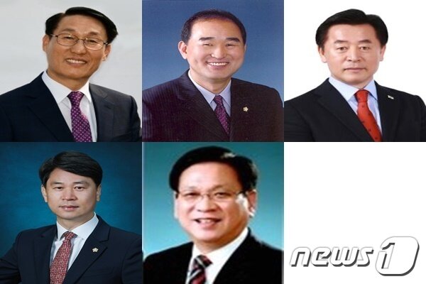 본문 이미지 - (좌측부터 ) 국민의 힘 이용록 전 홍성부군수, 한기권 전 홍성군의장, 이종화 충남도의원(홍성2), 이상근 전 홍성군의장,채현병 전 홍성군수ⓒ 뉴스1