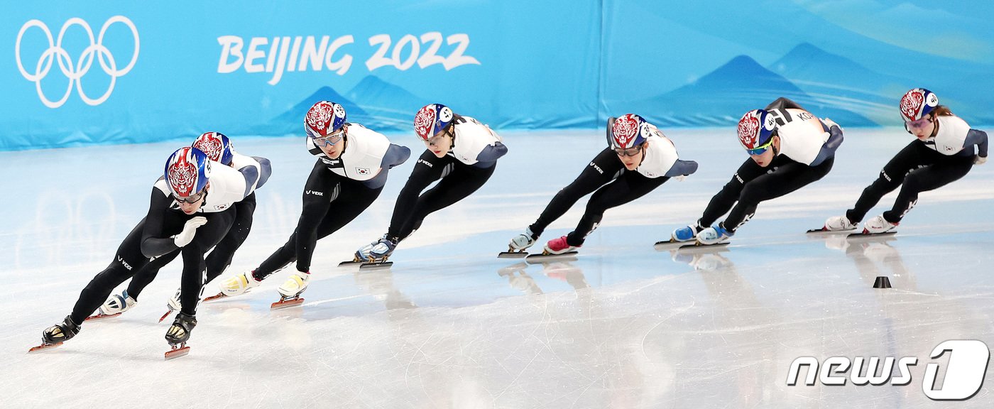 본문 이미지 - 2022 베이징 동계올림픽 개막을 앞둔 31일 중국 베이징 캐피털 실내 경기장에서 대한민국 쇼트트랙 대표팀 선수들이 훈련을 하고 있다. 2022.1.31/뉴스1 ⓒ News1 박지혜 기자