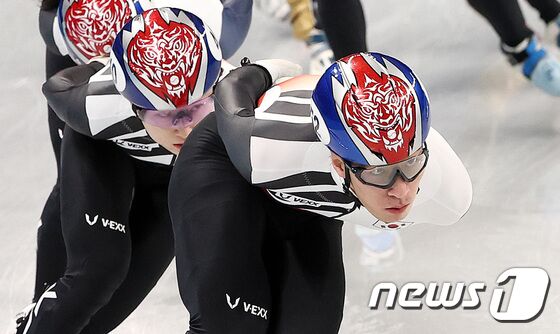 2022 베이징 동계올림픽 개막을 앞둔 31일 중국 베이징 캐피털 실내 경기장에서 대한민국 쇼트트랙 대표팀 황대헌이 훈련을 하고 있다. 2022.1.31/뉴스1 © News1 박지혜 기자