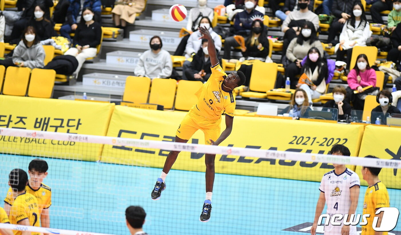 본문 이미지 - KB손해보험의 말리 특급 노우모리 케이타 (한국배구연맹 제공) ⓒ 뉴스1