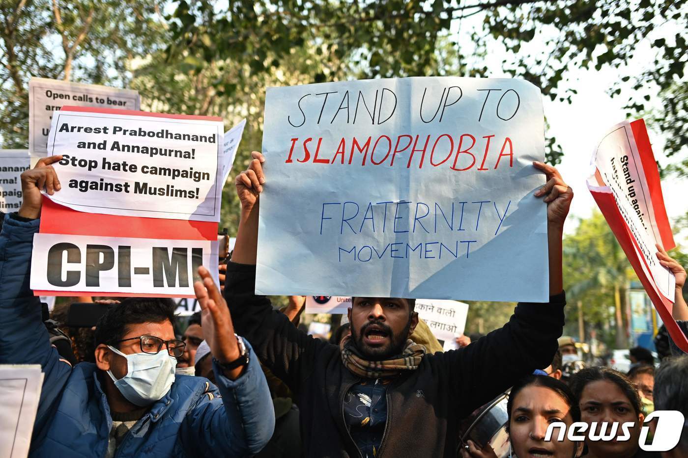 본문 이미지 - 2021년 12월7일 인도 뉴델리에서 시위 단체들이 무슬림 혐오를 멈춰달라고 구호를 외치고 있다. 2022.01.05/news1 ⓒ AFP=뉴스1 ⓒ News1 김민수 기자