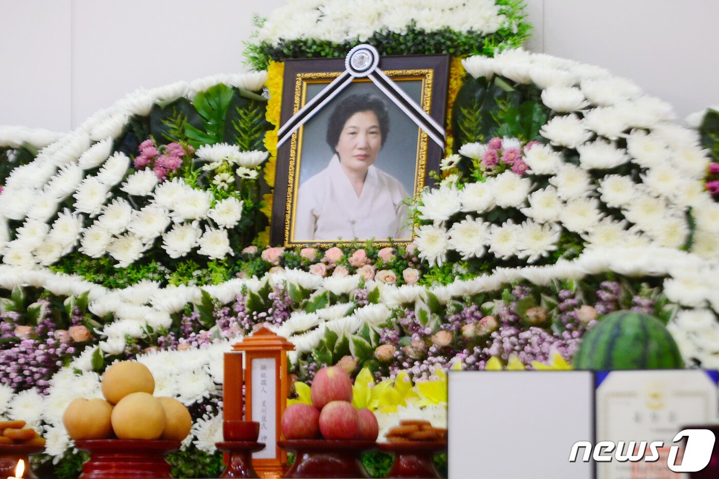 본문 이미지 - 9일 오후 광주 동구 조선대학교병원장례식장에 고(故) 이한열 열사의 어머니 배은심 여사의 빈소가 마련돼 있다. 배 여사는 지난 3일 국립 5·18민주묘지를 참배하려다 급성 심근경색으로 쓰러져 병원에서 치료를 받았다. 상태가 호전돼 전날 퇴원했으나 하루 만에 다시 쓰러져 소생하지 못했다. 2022.1.9/뉴스1 ⓒ News1 정다움 기자