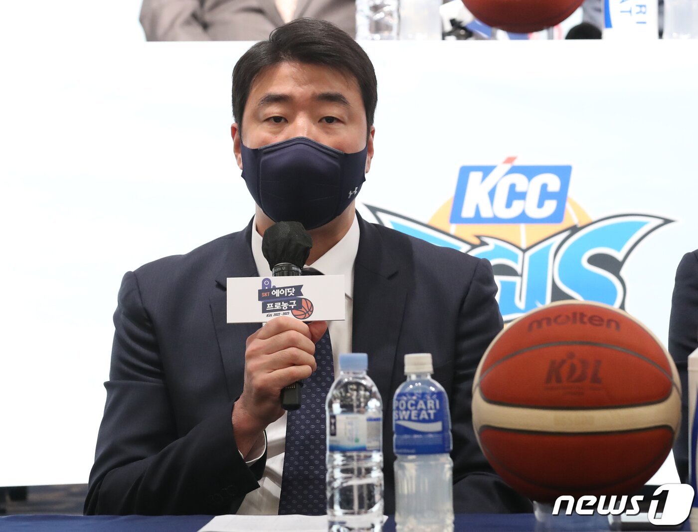 본문 이미지 - 서울 삼성 은희석 감독이 11일 서울 강남구 리베라호텔에서 열린 '2022-2023 SKT 에이닷 프로농구' 개막 미디어데이에서 포부를 밝히고 있다. 2022.10.11/뉴스1 ⓒ News1 송원영 기자