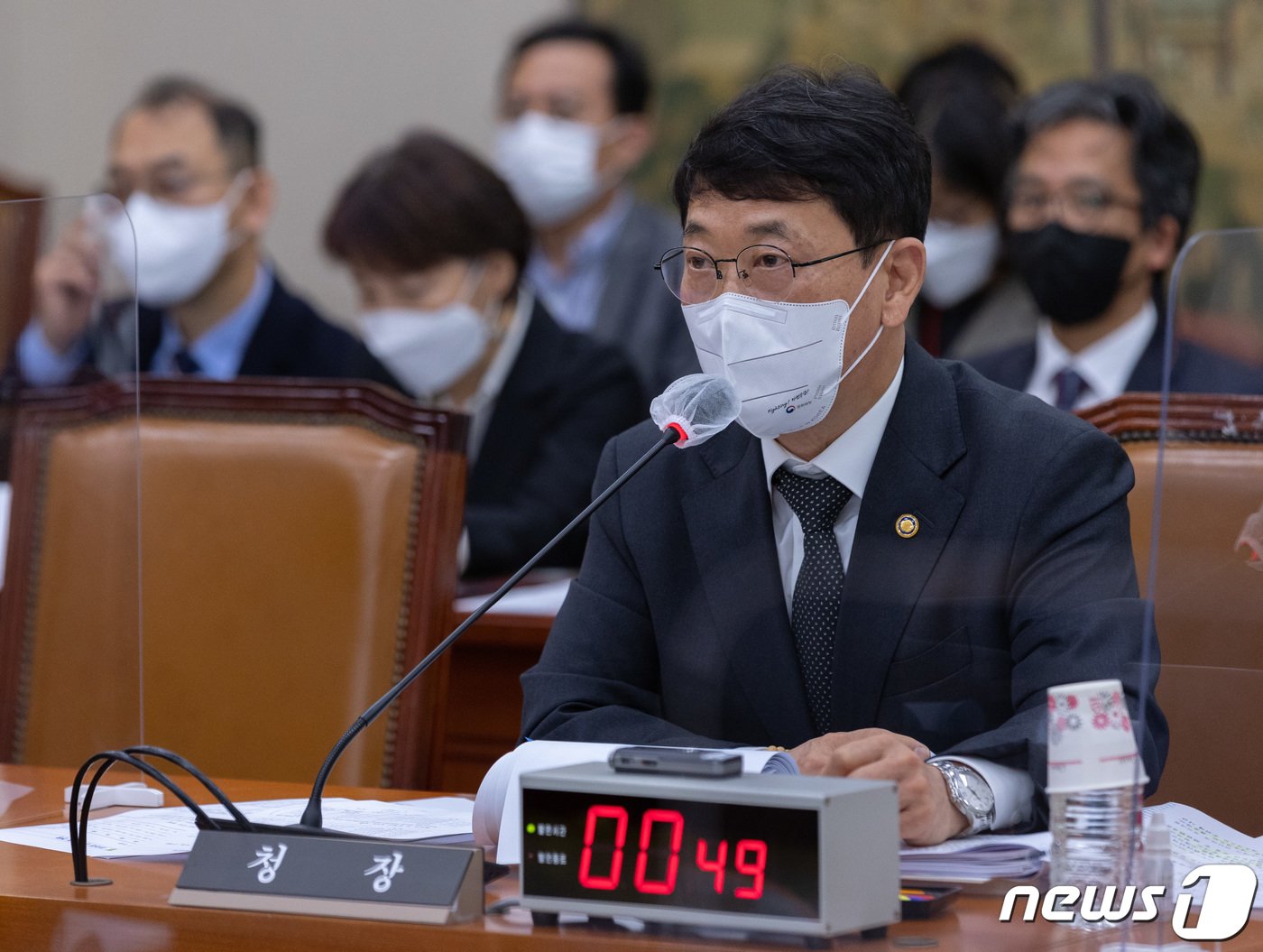 본문 이미지 - 최응천 문화재청장이 11일 오전 서울 여의도 국회에서 열린 문화체육관광위원회의 문화재청 등에 대한 국정감사에서 의원들의 질의에 답변하고 있다. 2022.10.11/뉴스1 ⓒ News1 이재명 기자