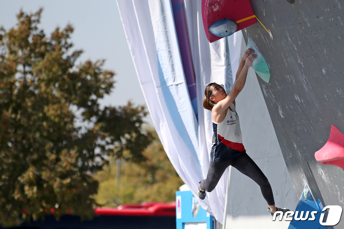 (서울=뉴스1) 이승배 기자 = 한국 스포츠클라이밍 대표팀 조가연이 12일 서울 서초구 잠원한강공원에서 열린 2022 국제스포츠클라이밍연맹(IFSC) '서울 스포츠클라이밍 아시아선 …