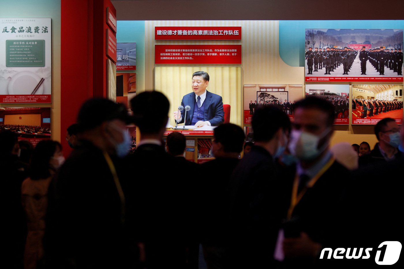 (베이징 로이터=뉴스1) 한병찬 기자 = 12일(현지시간) 중국 베이징에서 제20차 중국 공산당 전국대표대회(당대회)를 앞두고 미디어 투어가 진행됐다. "새로운 시대에 앞서가는 것 …