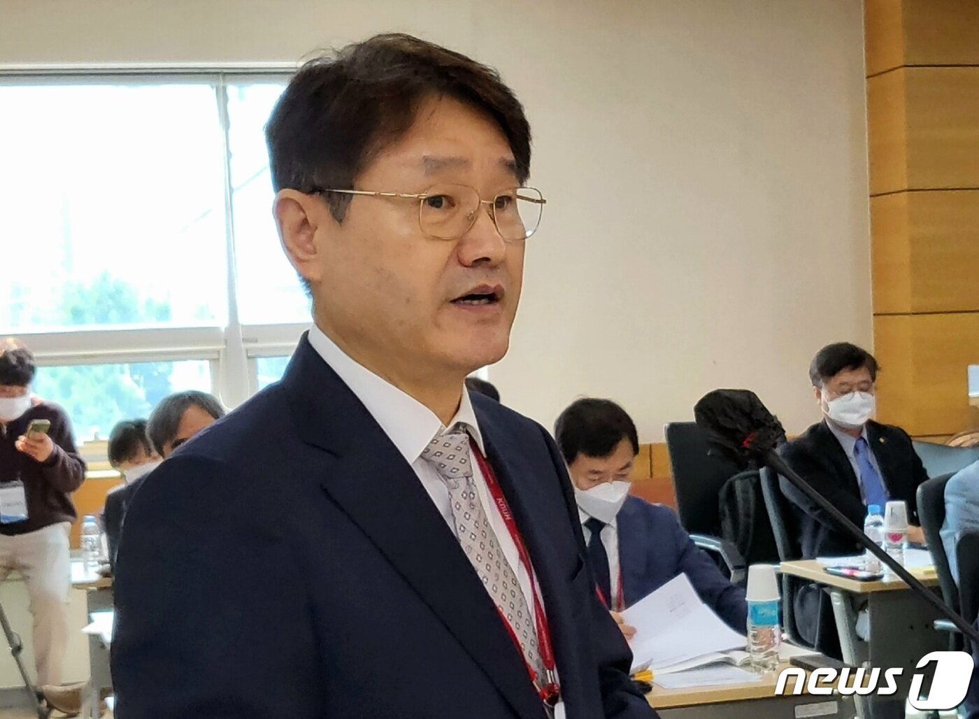 본문 이미지 - 김용림 경북대병원장이 13일 대구시교육청에서 열린 국회 교육위원회 국정감사에서 업무보고를 하고 있다. 2022.10.13/뉴스1 ⓒ News1 남승렬 기자