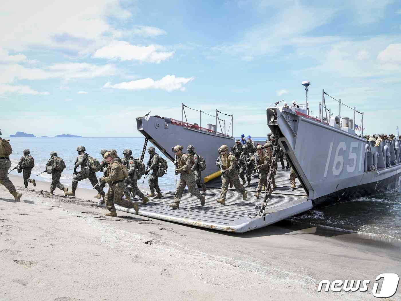 '2022 카만닥' 훈련에 참여 중인 한미 및 필리핀 해병대. (해병대사령부 제공) 2022.10.13/뉴스1
