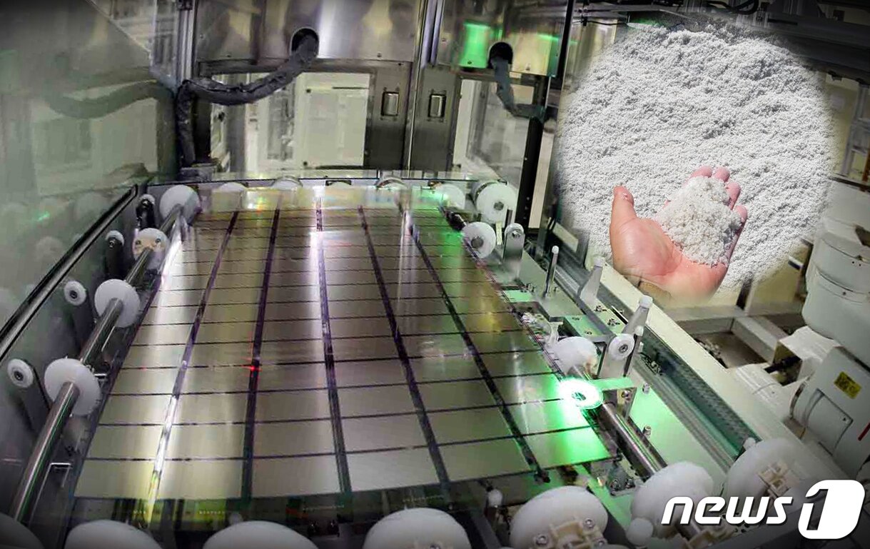 본문 이미지 - 삼성디스플레이는 공정에서 사용된 기판용 유리와 캐리어글라스를 건축 자재, 유리섬유 등으로 재활용하고 있다. (삼성디스플레이 제공)