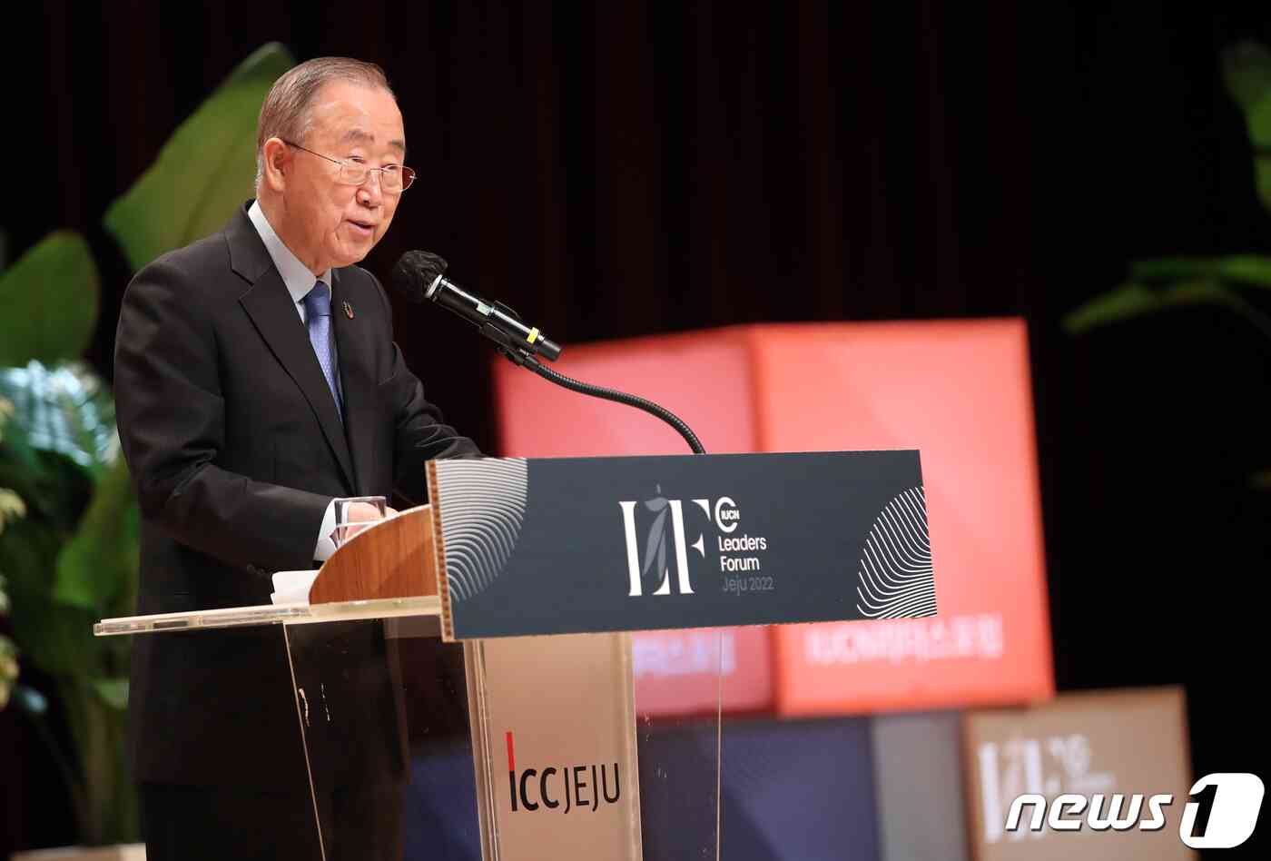 반기문 전 유엔 사무총장이 13일 제주 서귀포시 제주국제컨벤션센터에서 열린 2022 제주 IUCN 리더스포럼 개회식에서 기조연설을 하고 있다. 2022.10.13/뉴스1 © News1 오현지 기자