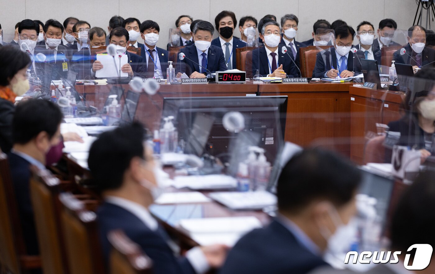 본문 이미지 - 13일 서울 여의도 국회에서 산업통상자원중소벤처기업위원회의 중소벤처기업진흥공단, 기술보증기금 등에 대한 국정감사가 진행되고 있다. 2022.10.13/뉴스1 ⓒ News1 이재명 기자