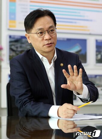 본문 이미지 - 이상래 행정중심복합도시건설청장이 13일 정부세종청사에서 본사와 인터뷰 하고 있다. 2022.10.13/뉴스1 ⓒ News1 김기남 기자