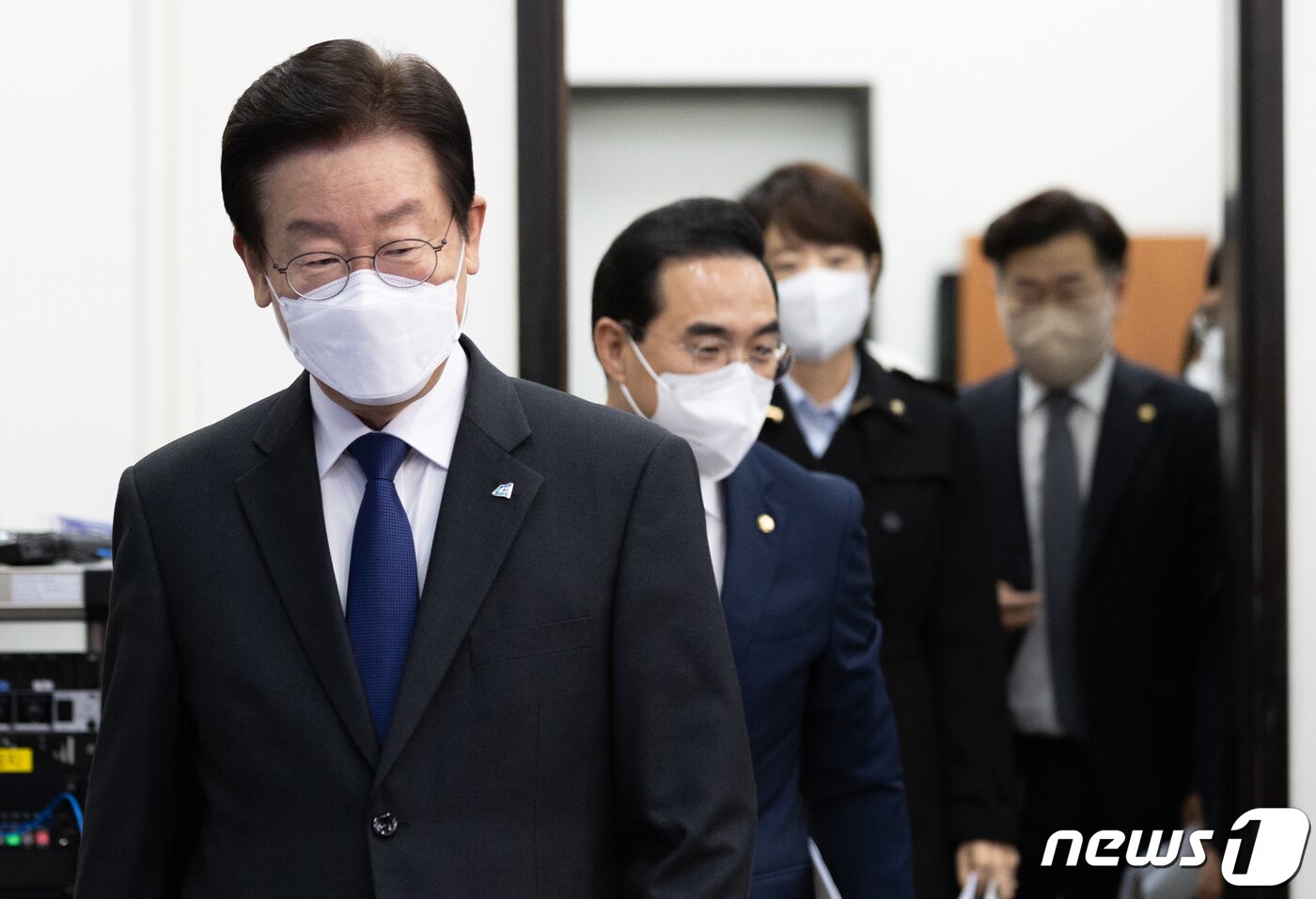 본문 이미지 - 이재명 더불어민주당 대표가 14일 오전 서울 여의도 국회에서 열린 최고위원회의에서 참석하고 있다. 2022.10.14/뉴스1 ⓒ News1 이재명 기자