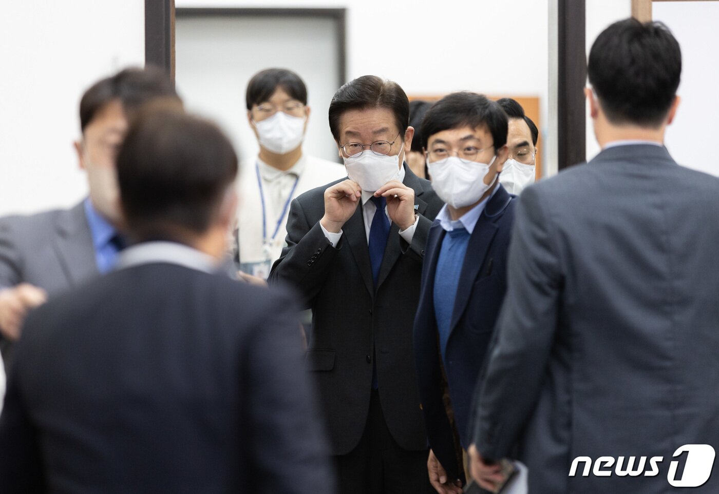 본문 이미지 - 이재명 더불어민주당 대표가 14일 오전 서울 여의도 국회에서 열린 최고위원회의에서 참석하고 있다. 2022.10.14/뉴스1 ⓒ News1 이재명 기자