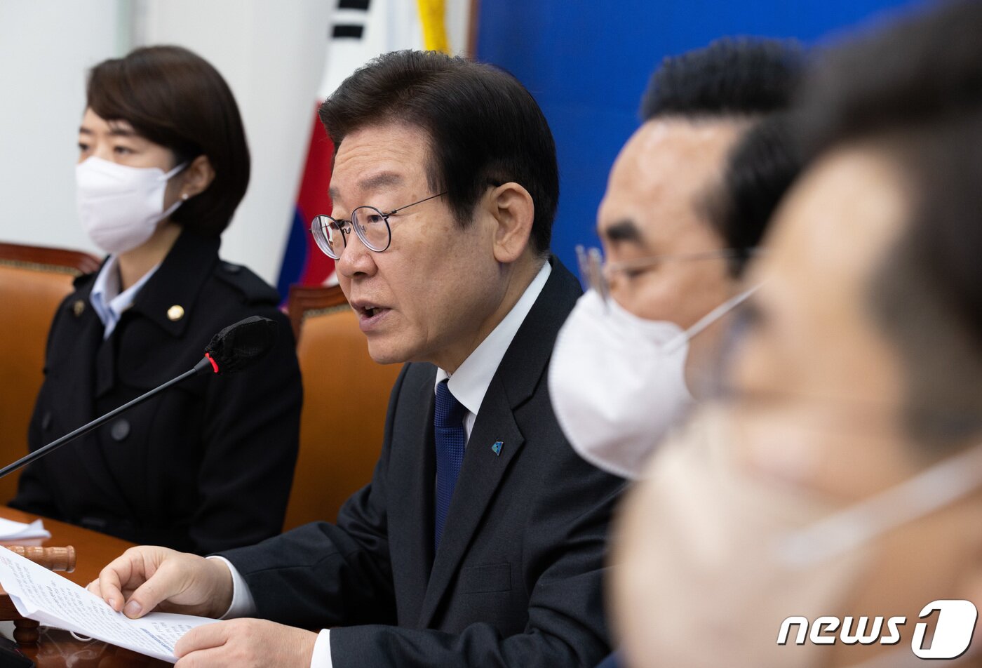 본문 이미지 - 이재명 더불어민주당 대표가 14일 오전 서울 여의도 국회에서 열린 최고위원회의에서 발언하고 있다. 2022.10.14/뉴스1 ⓒ News1 이재명 기자