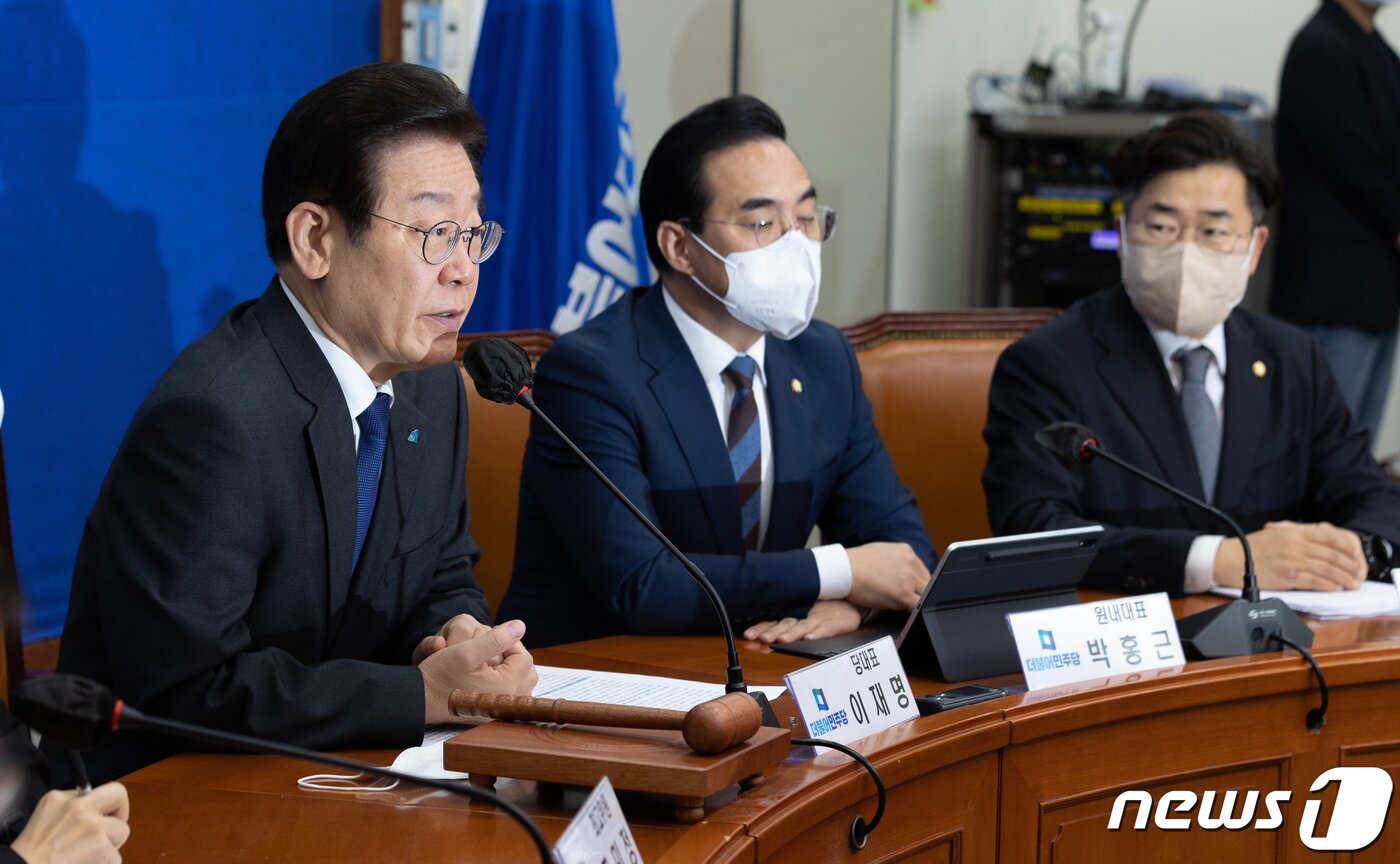 본문 이미지 - 이재명 더불어민주당 대표가 14일 오전 서울 여의도 국회에서 열린 최고위원회의에서 발언하고 있다. 2022.10.14/뉴스1 ⓒ News1 이재명 기자