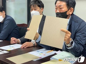 본문 이미지 - 왼쪽부터 김영훈 일해 대표, 이창용 월자제지 대표. ⓒ News1 이민주 기자