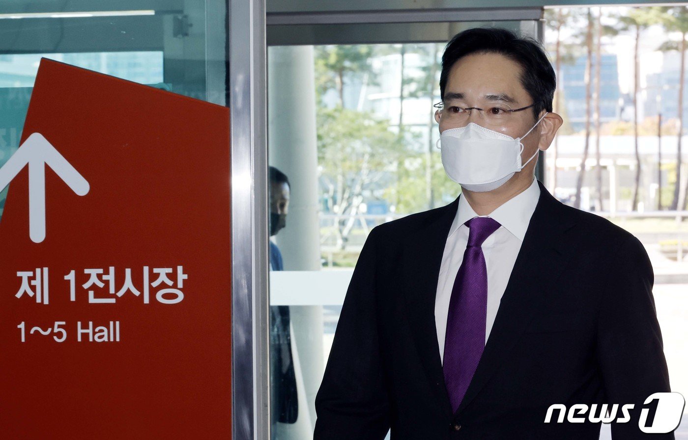 본문 이미지 - 이재용 삼성전자 부회장이 17일 경기도 고양시 킨텍스에서 열린 2022 국제기능올림픽 특별대회 폐막식에 참석하고 있다. (공동취재) 2022.10.17/뉴스1 ⓒ News1 이승배 기자