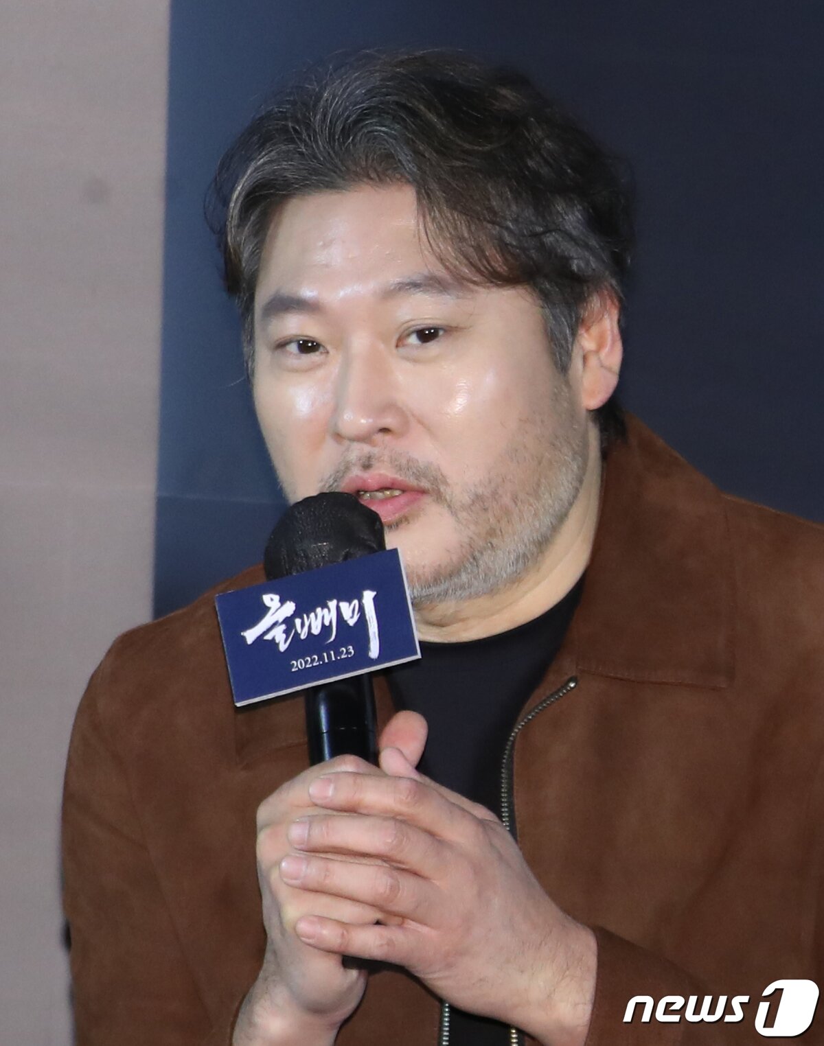 본문 이미지 - 배우 최무성이 18일 오전 서울 용산 CGV에서 진행된 영화 ‘올빼미’(감독 안태진) 제작보고회에서 인사말을 하고 있다. ‘올빼미'는 밤에만 앞이 보이는 맹인 침술사 경수(류준열 분)가 소현세자의 죽음을 목격한 후 진실을 밝히기 위해 벌이는 하룻밤의 사투를 그린 스릴러 영화다. 2022.10.18/뉴스1 ⓒ News1 권현진 기자