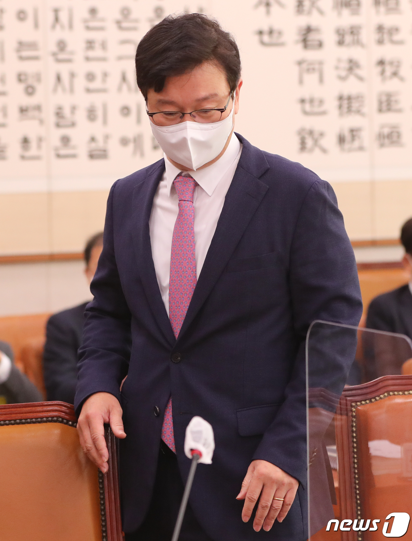 (서울=뉴스1) 허경 기자 = 송경호 서울중앙지방검찰청 검사장이 18일 서울 여의도 국회에서 열린 법제사법위원회의 서울고등검찰청, 수원고등검찰청, 서울중앙지방검찰청 등에 대한 국정 …