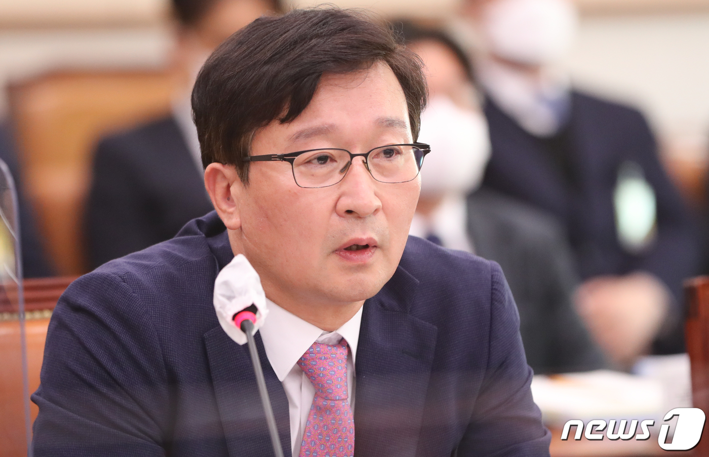 (서울=뉴스1) 허경 기자 = 송경호 서울중앙지방검찰청 검사장이 18일 서울 여의도 국회에서 열린 법제사법위원회의 서울고등검찰청, 수원고등검찰청, 서울중앙지방검찰청 등에 대한 국정 …