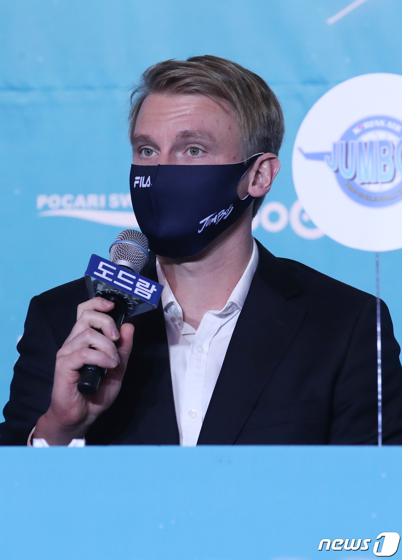 (서울=뉴스1) 송원영 기자 = 18일 서울 강남구 청담 리베라호텔에서 열린 '도드람 2022-2023 V-리그 남자부' 미디어데이에서 대한항공 점보스 토미 틸리가이넨 감독이 포부 …