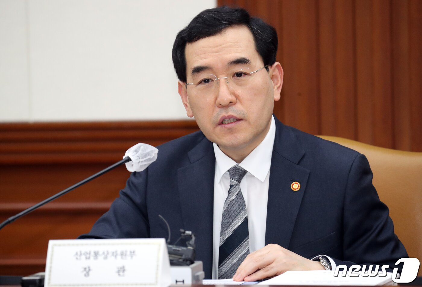 본문 이미지 - 이창양 산업통상자원부 장관이 지난해 10월 서울 종로구 세종대로 정부서울청사에서 열린 소재·부품·장비 경쟁력강화위원회 회의에서 발언을 하고 있다. 2022.10.18/뉴스1 ⓒ News1 김명섭 기자