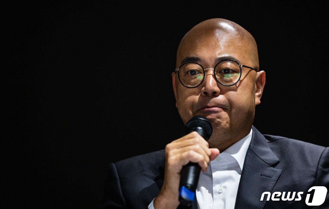 본문 이미지 - 남궁훈 카카오 각자대표가 19일 오전 경기도 성남시 판교 카카오 아지트에서 열린 '데이터센터 화재로 인한 장애' 관련 대국민 기자회견에서 향후 대책을 발표하고 있다. (공동취재) 2022.10.19/뉴스1 ⓒ News1 민경석 기자