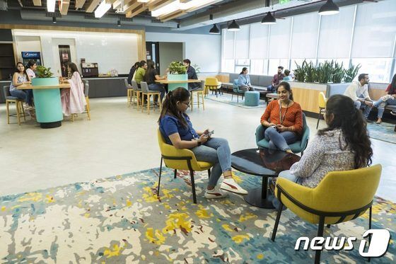 삼성전자의 인도 노이다 소재 R&D센터(SRI-N)와 삼성디자인델리(Samsung Design Delhi·SDD)의 모습. (삼성전자 인도법인 뉴스룸 갈무리)