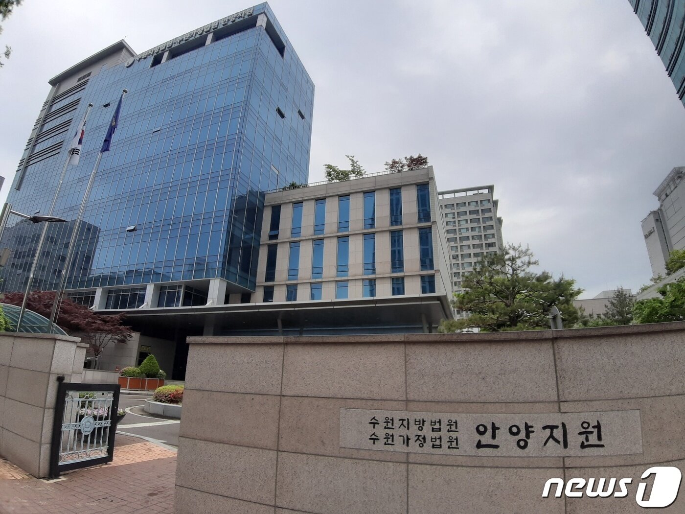 본문 이미지 - 수원지법 안양지원 전경.