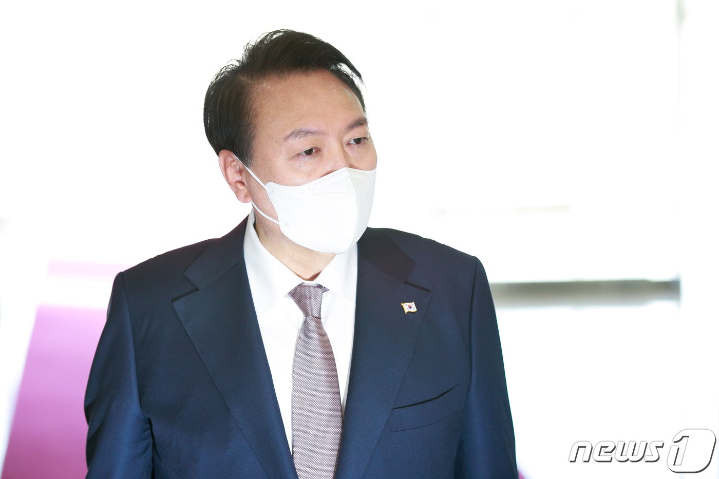 본문 이미지 - 윤석열 대통령이 20일 오전 용산 대통령실에서 취재진과 출근길 문답을 하고 있다. 2022.10.20/뉴스1 ⓒ News1 안은나 기자