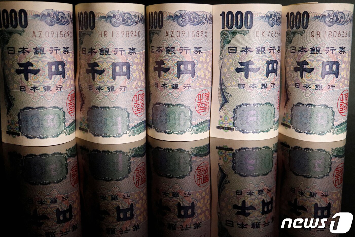 본문 이미지 - 일본 엔화 일러스트. 달러 강세에 일본 엔화는 32년 만에 최저를 기록했다. 2022.09.23 ⓒ 로이터=뉴스1 ⓒ News1 한병찬
