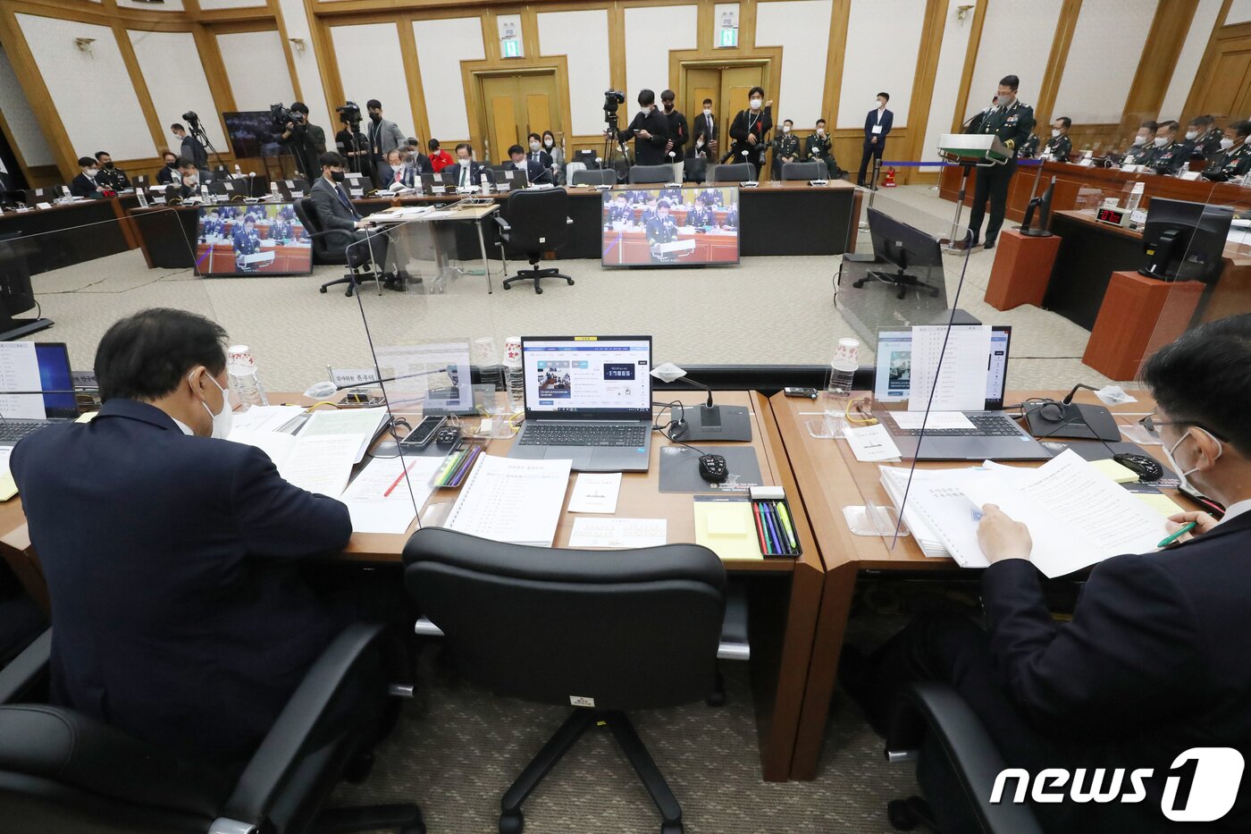본문 이미지 - 20일 오후 충남 계룡대에서 열린 국회 국방위의 육군본부 국정감사. 이재명 더불어민주당 의원 자리가 비어 있다. 2022.10.20/뉴스1 ⓒ News1 김기남 기자