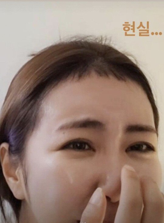 본문 이미지 - 지난달 배우 김성은도 트위티뱅에 도전해 주목받은 바 있다. (김성은 SNS)