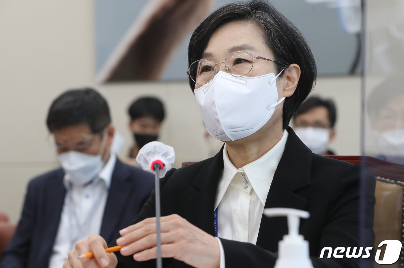 본문 이미지 - 김제남 한국원자력안전재단 이사장이 21일 서울 여의도 국회에서 열린 과학기술정보방송통신위원회의 원자력안전위원회 등에 대한 종합감사에서 의원들의 질의에 답하고 있다. 2022.10.21/뉴스1 ⓒ News1 허경 기자