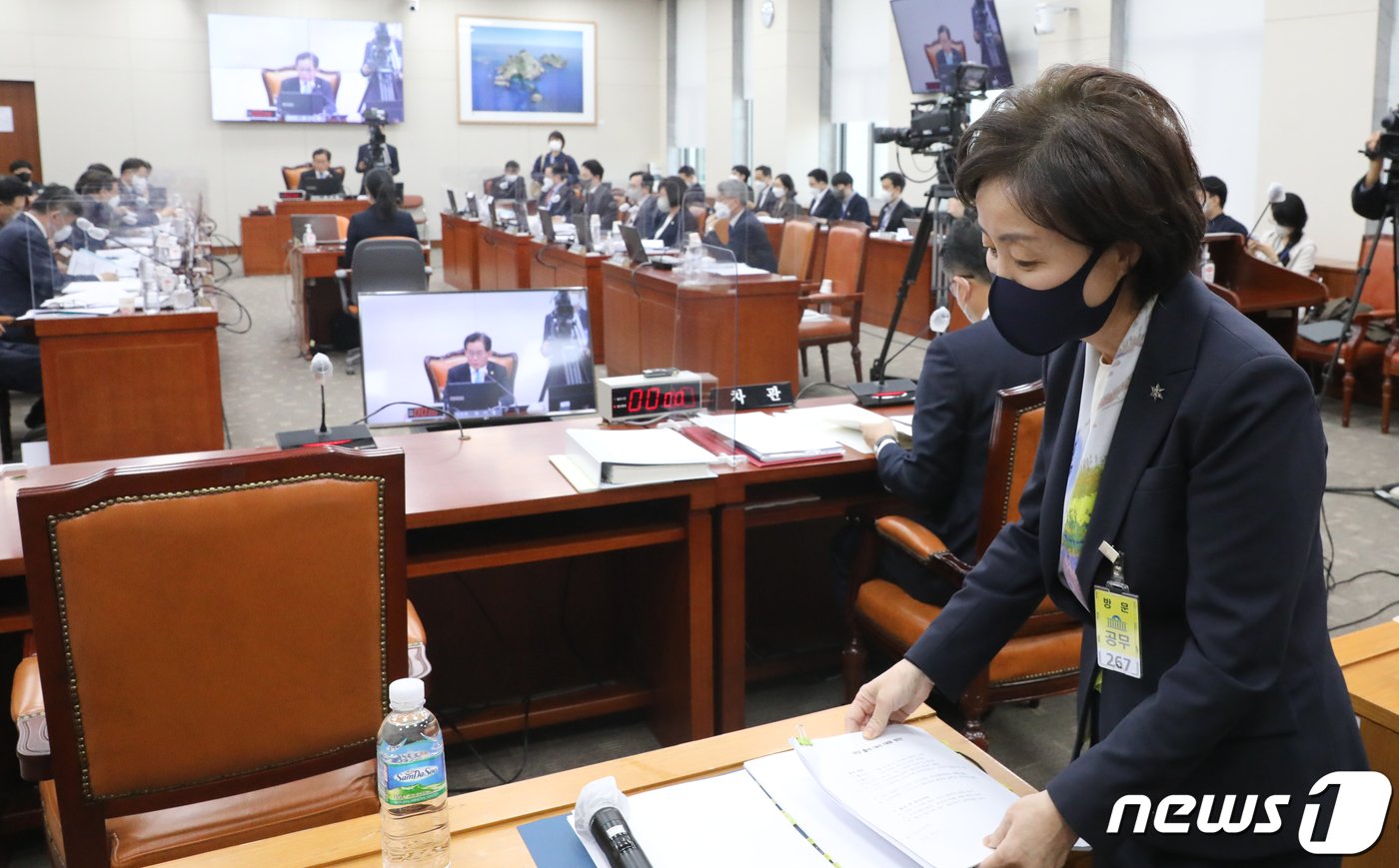 본문 이미지 - 지난 2022년 10월 21일 교육위 국감에 출석했던 장윤금 전 숙명여대 총장. 2022.10.21/뉴스1 ⓒ News1 허경 기자