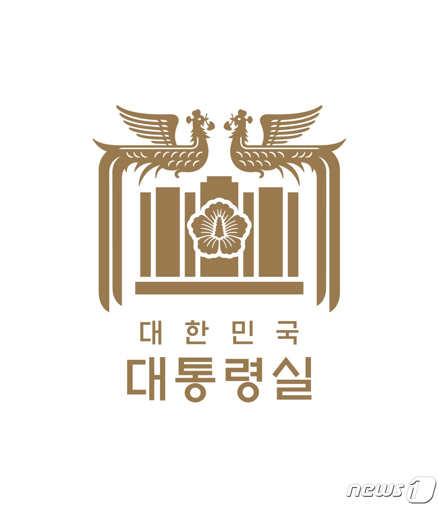 (서울=뉴스1) 안은나 기자 = 대통령실은 23일 대한민국 자유·평화·번영을 상징하는 새로운 상징체계(CI) 디자인을 공개했다. 용산 대통령실 청사에 봉황과 무궁화를 배치한 새로운 …