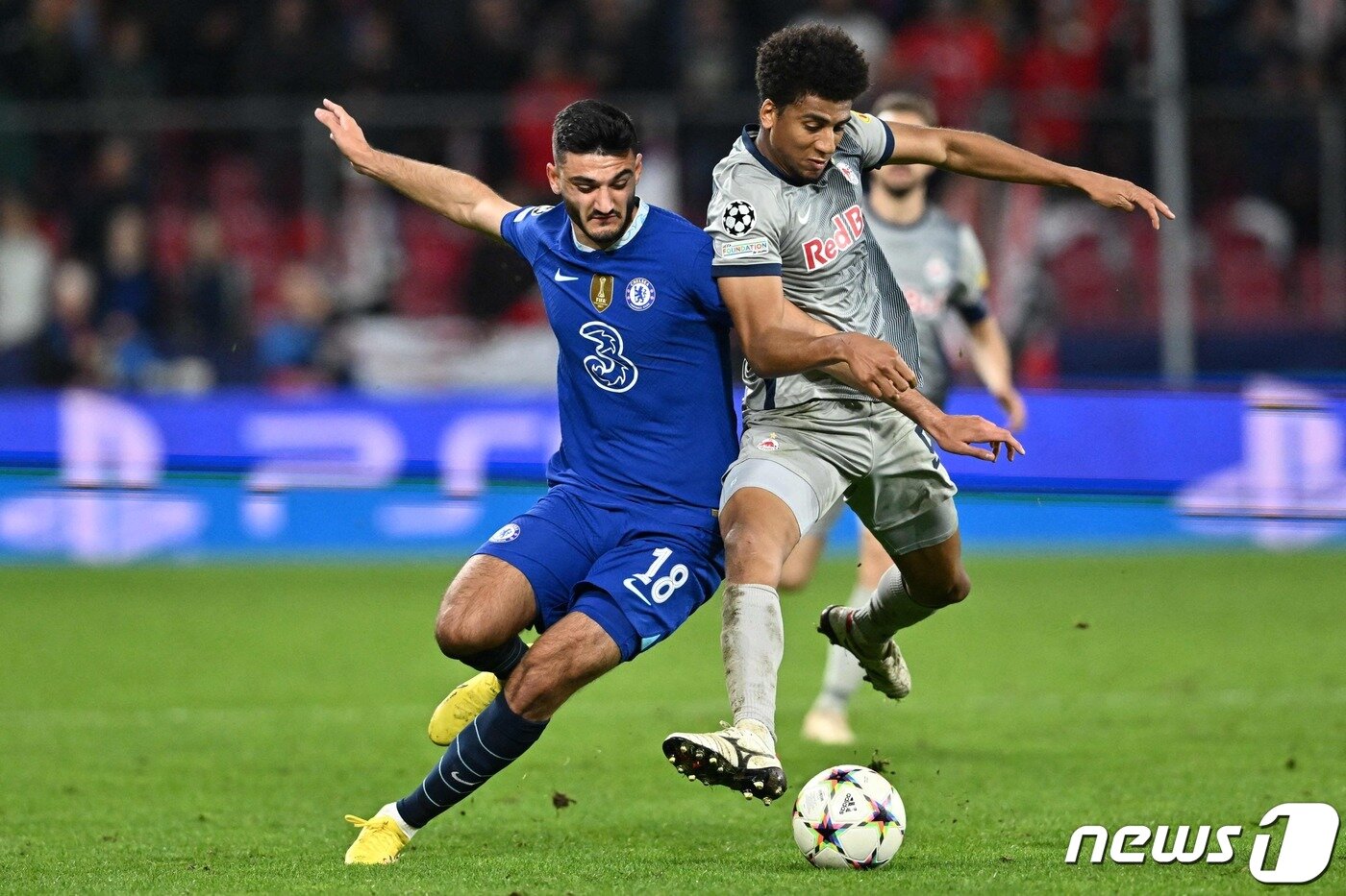 본문 이미지 - 첼시와 잘츠부르크의 경기 모습ⓒ AFP=뉴스1