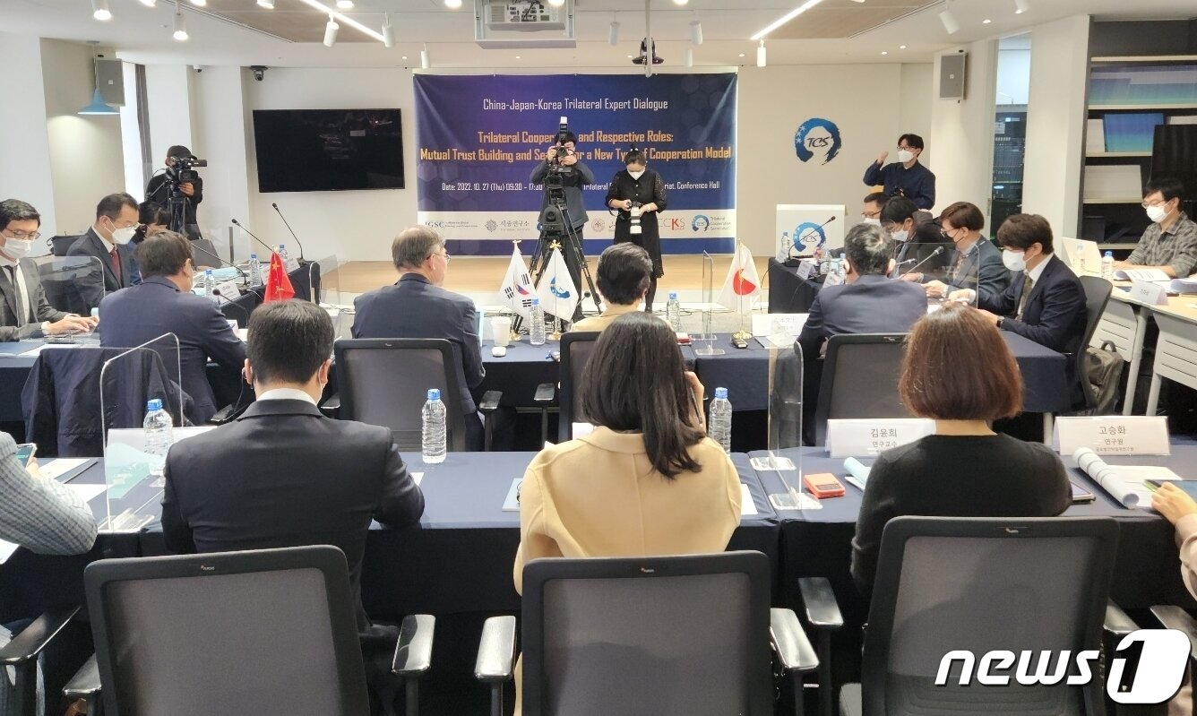 본문 이미지 - 27일 한중일 협력사무국에서 27일 글로벌전략협력연구원과 세종연구소 일본연구센터 공동 주최로 '한중일 3국의 협력과 역할' 세미나가 열렸다. .2022.10.27/뉴스1 ⓒNews1 노민호 기자