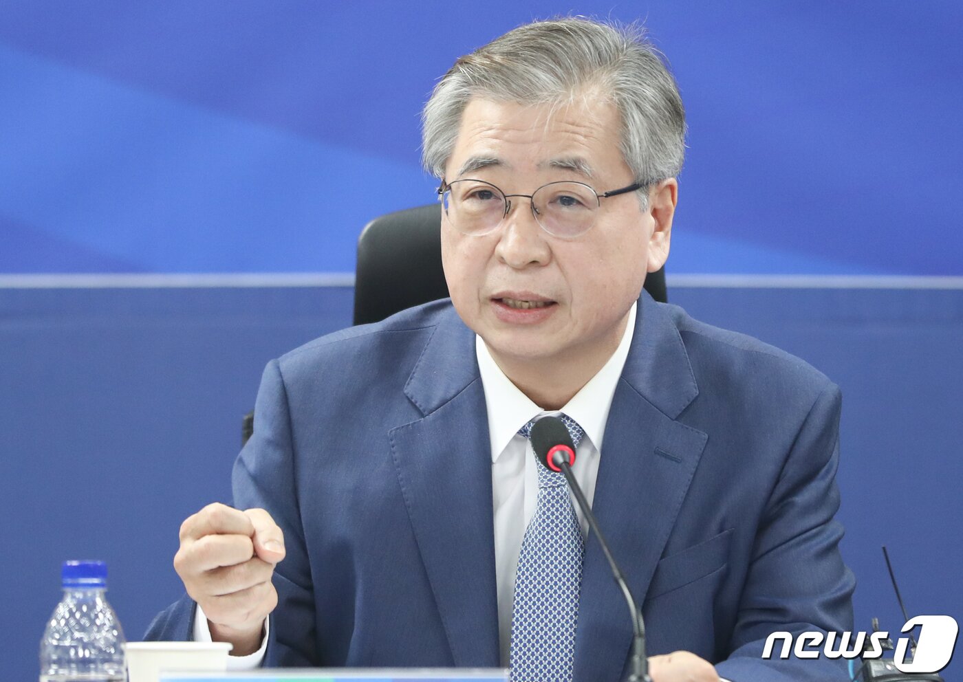 본문 이미지 - 서훈 전 국가보안실장이 27일 서울 여의도 국회 의원회관에서 서해 공무원 피격 사건 및 흉악범죄자 추방 사건 관련 당사자 입장발표 기자회견에서 발언하고 있다. 2022.10.27/뉴스1 ⓒ News1 허경 기자