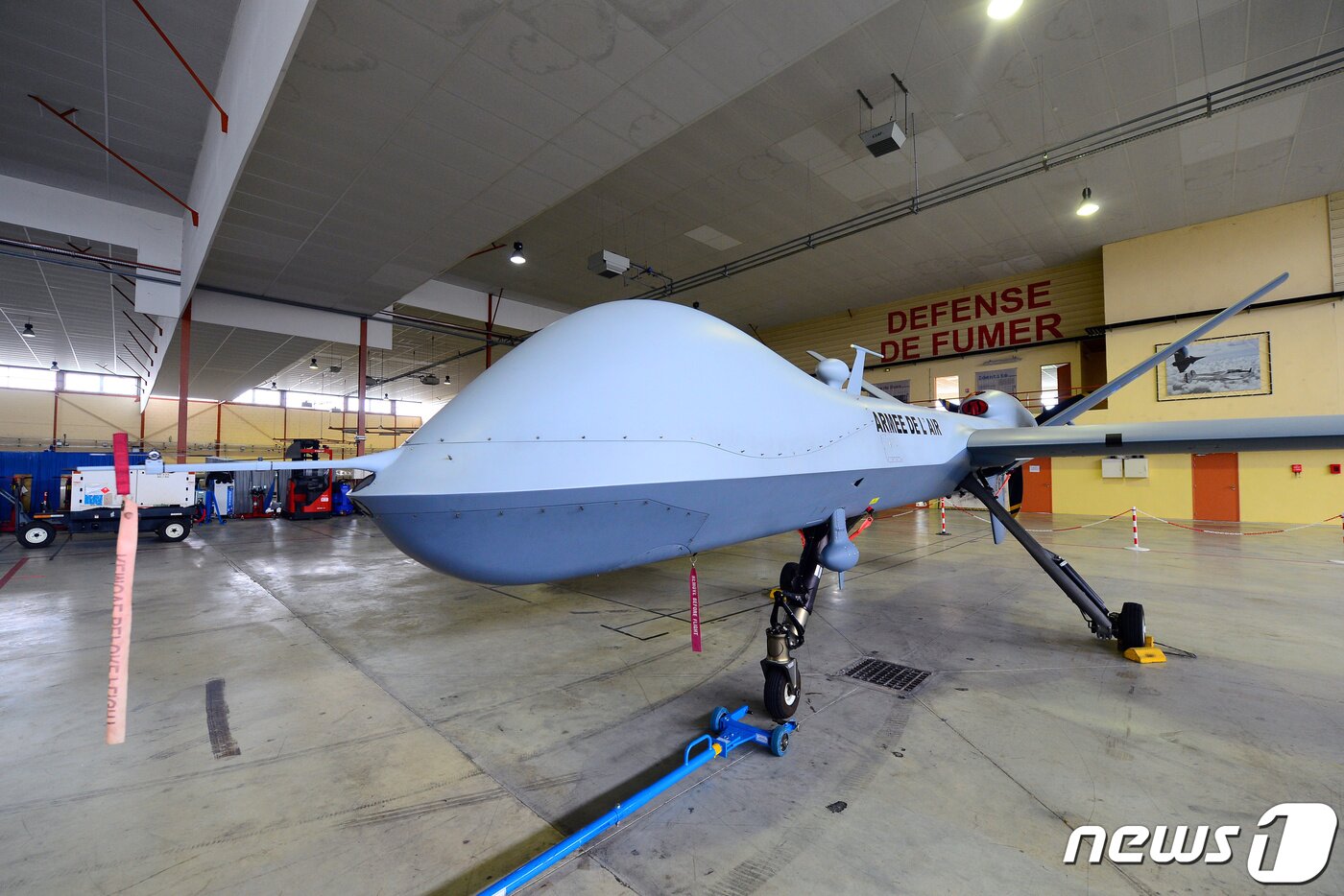 본문 이미지 - 14일(현지시간) 흑해 상공에서 추락한 미국의 MQ-9 무인기와 같은 기종. ⓒ 로이터=뉴스1