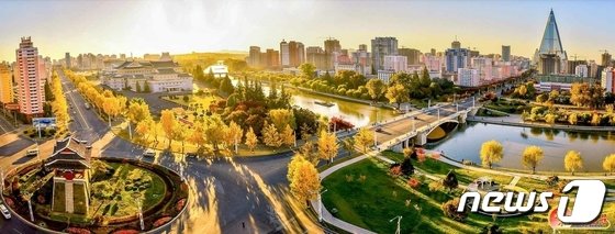 포토 北] 금빛으로 물든 평양…'가을 풍경' 자랑한 북한 - 뉴스1