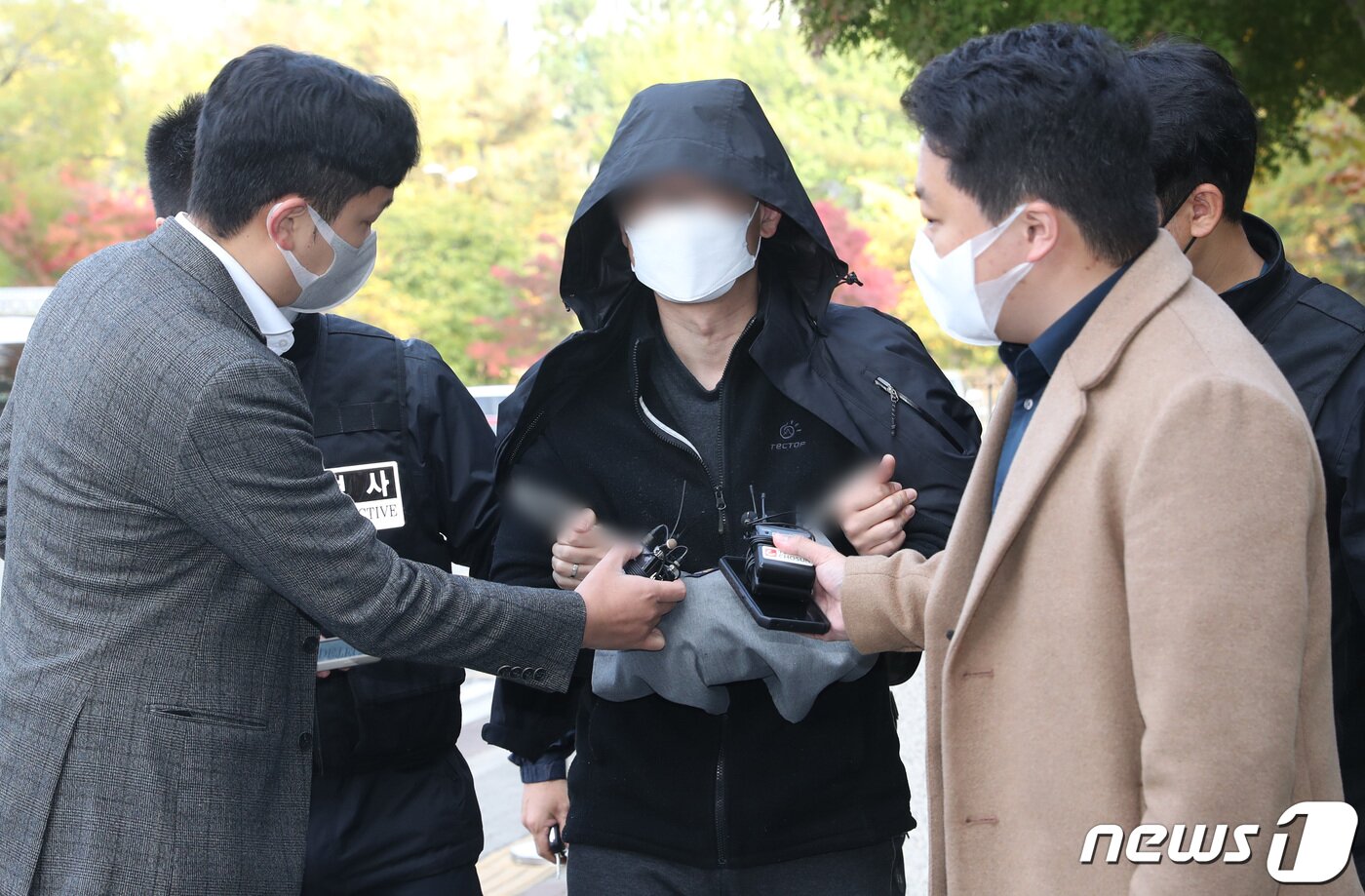 본문 이미지 - '광명 일가족 살인사건' 범인 고모씨가 취재진에 기억상실을 주장하고 있다. /뉴스1