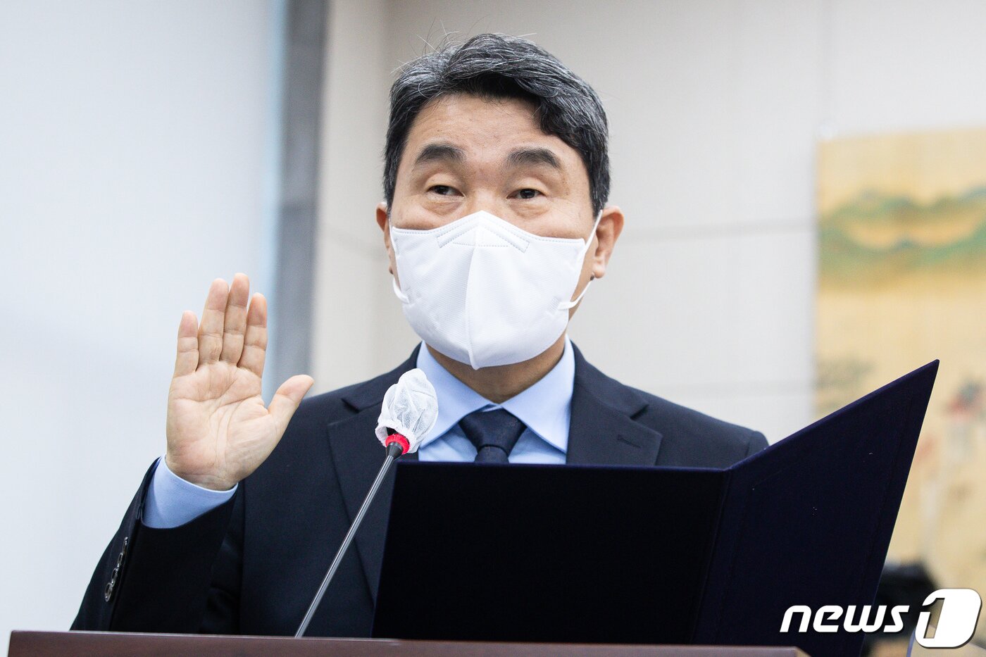본문 이미지 - 이주호 사회부총리 겸 교육부 장관 후보자가 28일 서울 여의도 국회에서 열린 인사청문회에서 선서를 하고 있다. 2022.10.28/뉴스1 ⓒ News1 유승관 기자