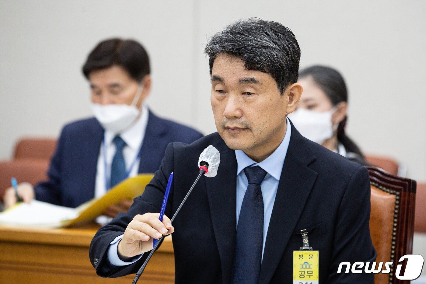 본문 이미지 - 이주호 사회부총리 겸 교육부 장관 후보자가 28일 서울 여의도 국회에서 열린 인사청문회에서 의원 질의를 경청하고 있다. 2022.10.28/뉴스1 ⓒ News1 유승관 기자