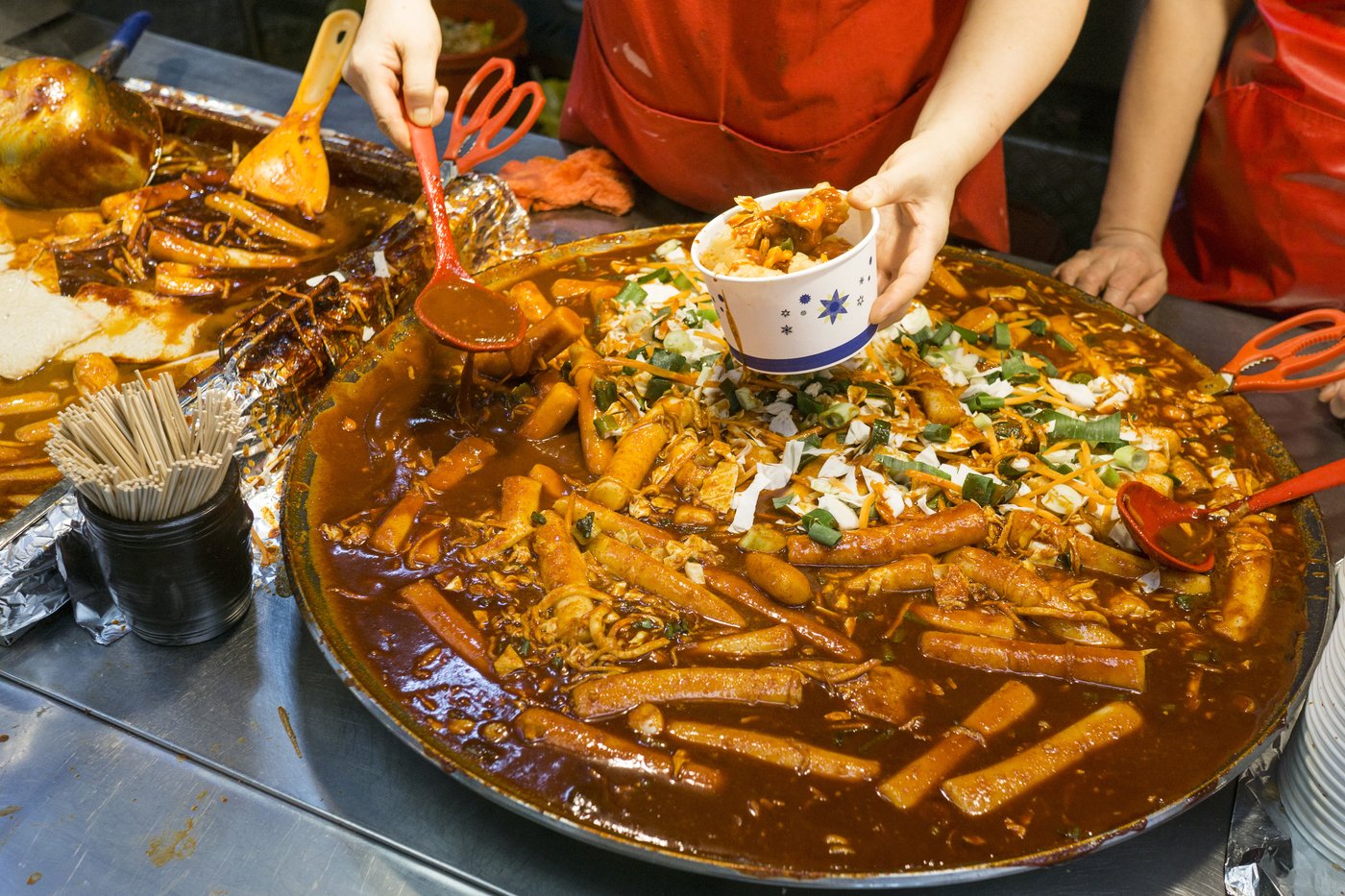 부평깡통시장 인기 먹거리인 떡볶이&#40;한국관광공사 제공&#41;