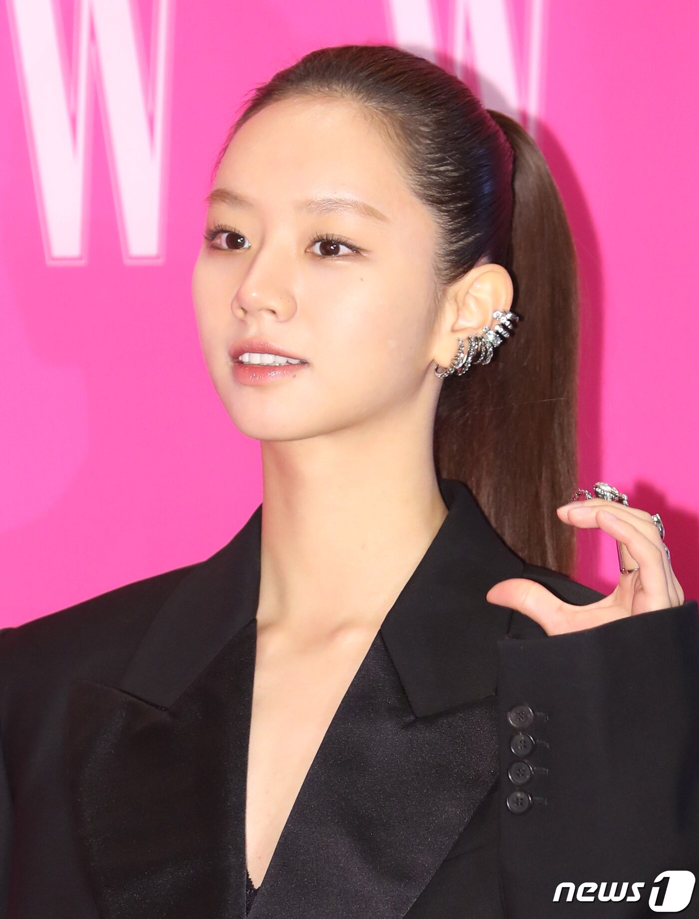 본문 이미지 - 배우 혜리가 28일 오후 서울 종로구 포시즌스 호텔에서 열린 ‘제17회 유방암 인식 향상 캠페인 자선 행사’에서 매력을 발산하고 있다. ⓒ News1 권현진 기자