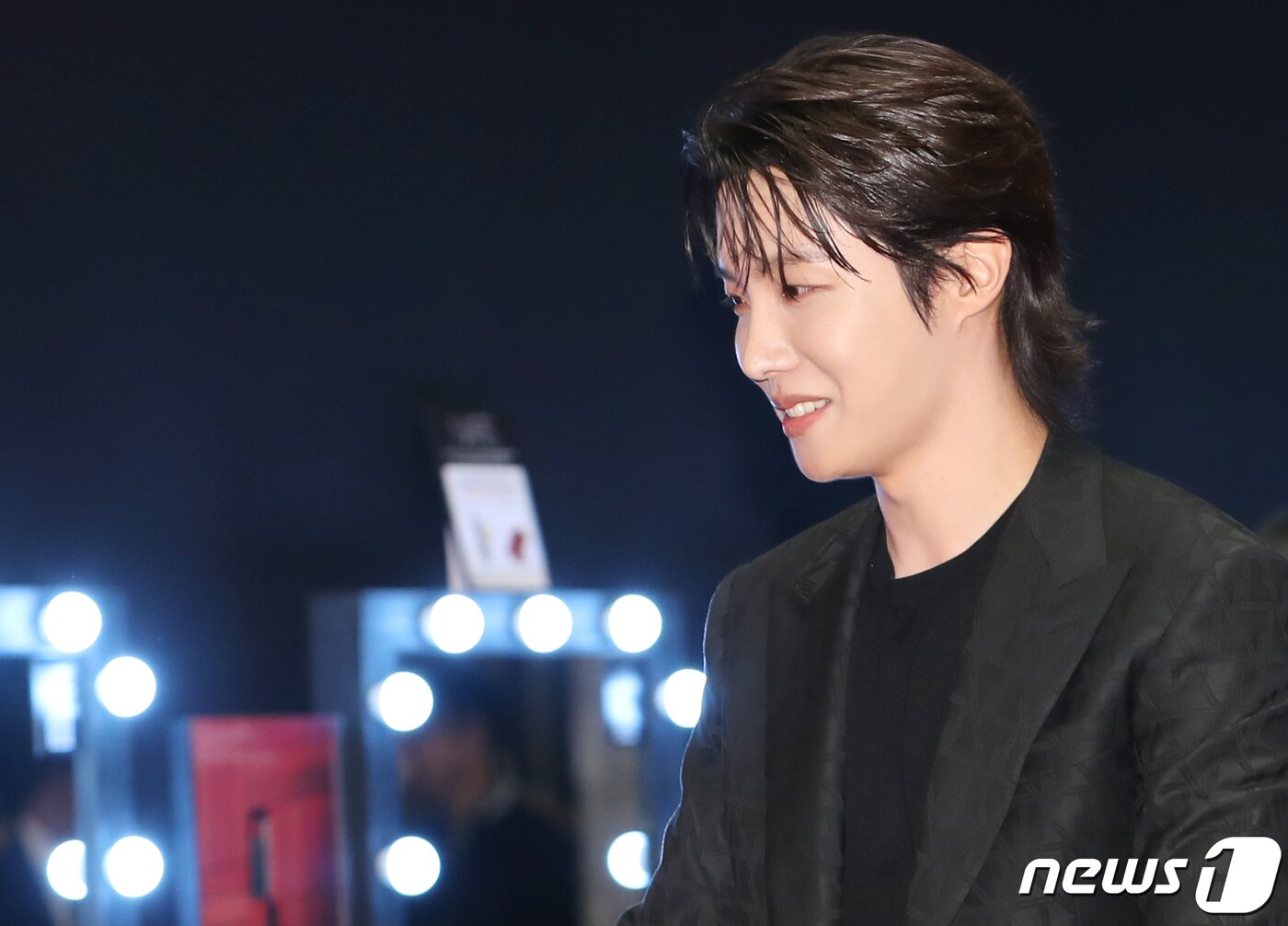 본문 이미지 - 방탄소년단 제이홉이 28일 오후 서울 종로구 포시즌스 호텔에서 열린 ‘제17회 유방암 인식 향상 캠페인 자선 행사’에 참석하고 있다. ⓒ News1 권현진 기자