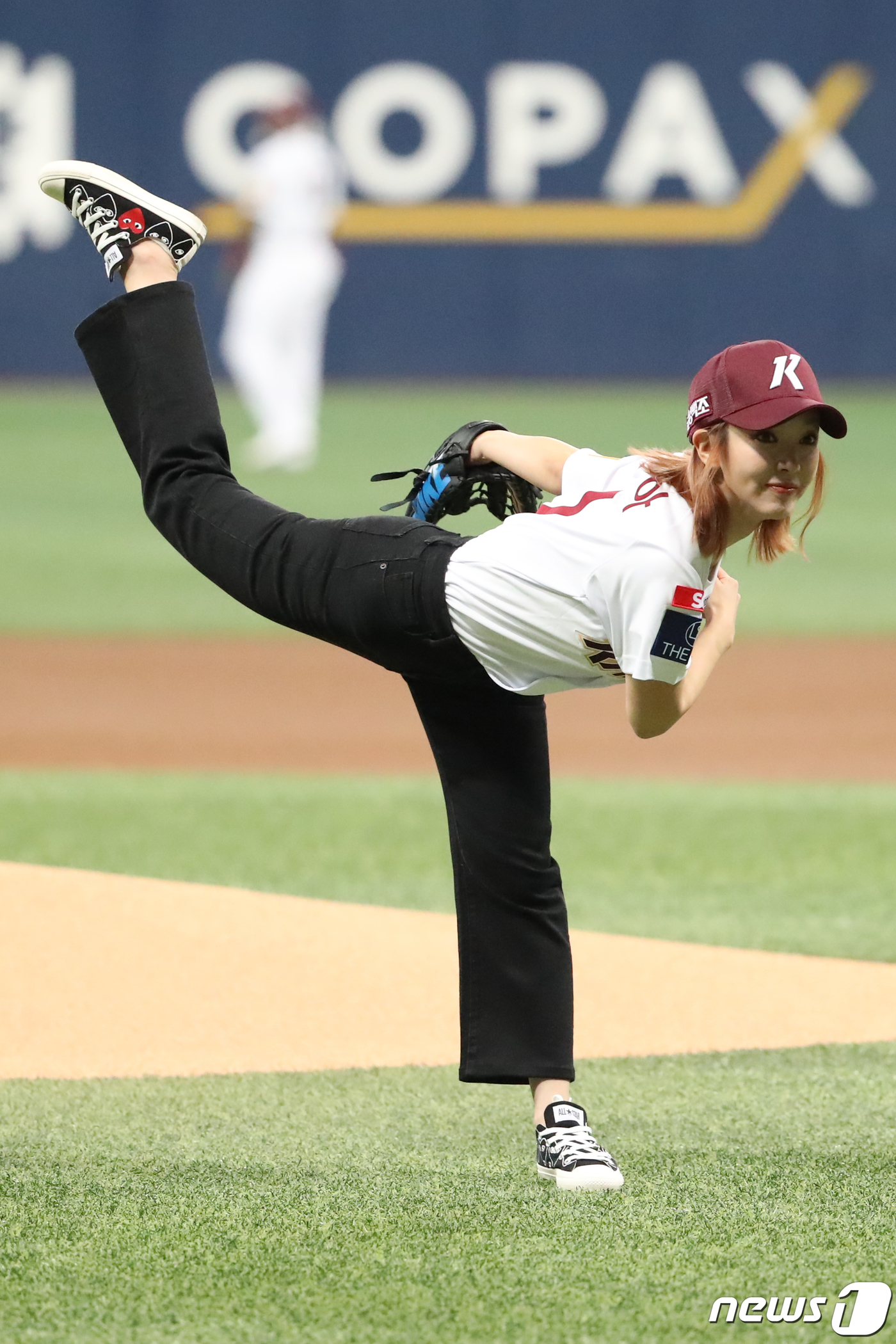 (서울=뉴스1) 황기선 기자 = 28일 오후 서울 구로구 고척스카이돔에서 열린 '2022 신한은행 SOL KBO 포스트시즌' 플레이오프 4차전 LG 트윈스와 키움 히어로즈의 경기에 …